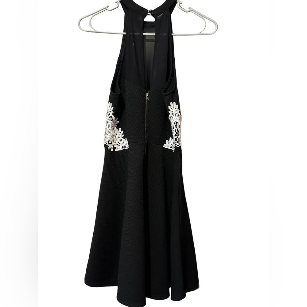 Material girl black formal cocktail dress with white floral lace sides halter M - Picture 2 of 5